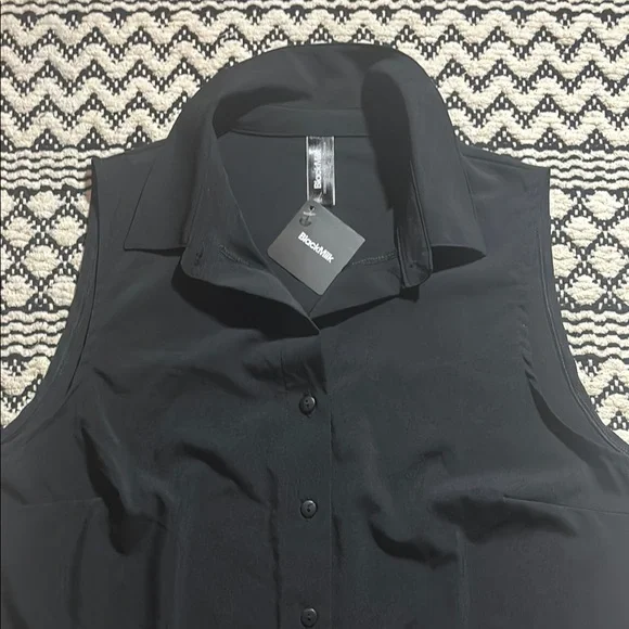 Black Sleeveless Button-Up Blouse - Picture 2 of 2